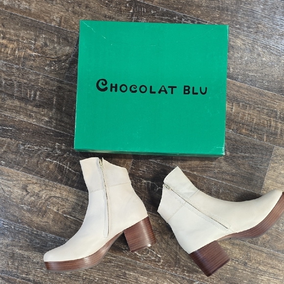 Chocolat Blu Women's White Ankle Booties - Picture 3 of 5